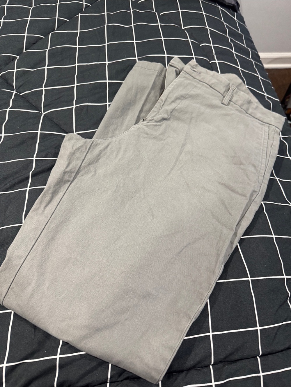 Old Navy Men's Light Gray Chino Pants